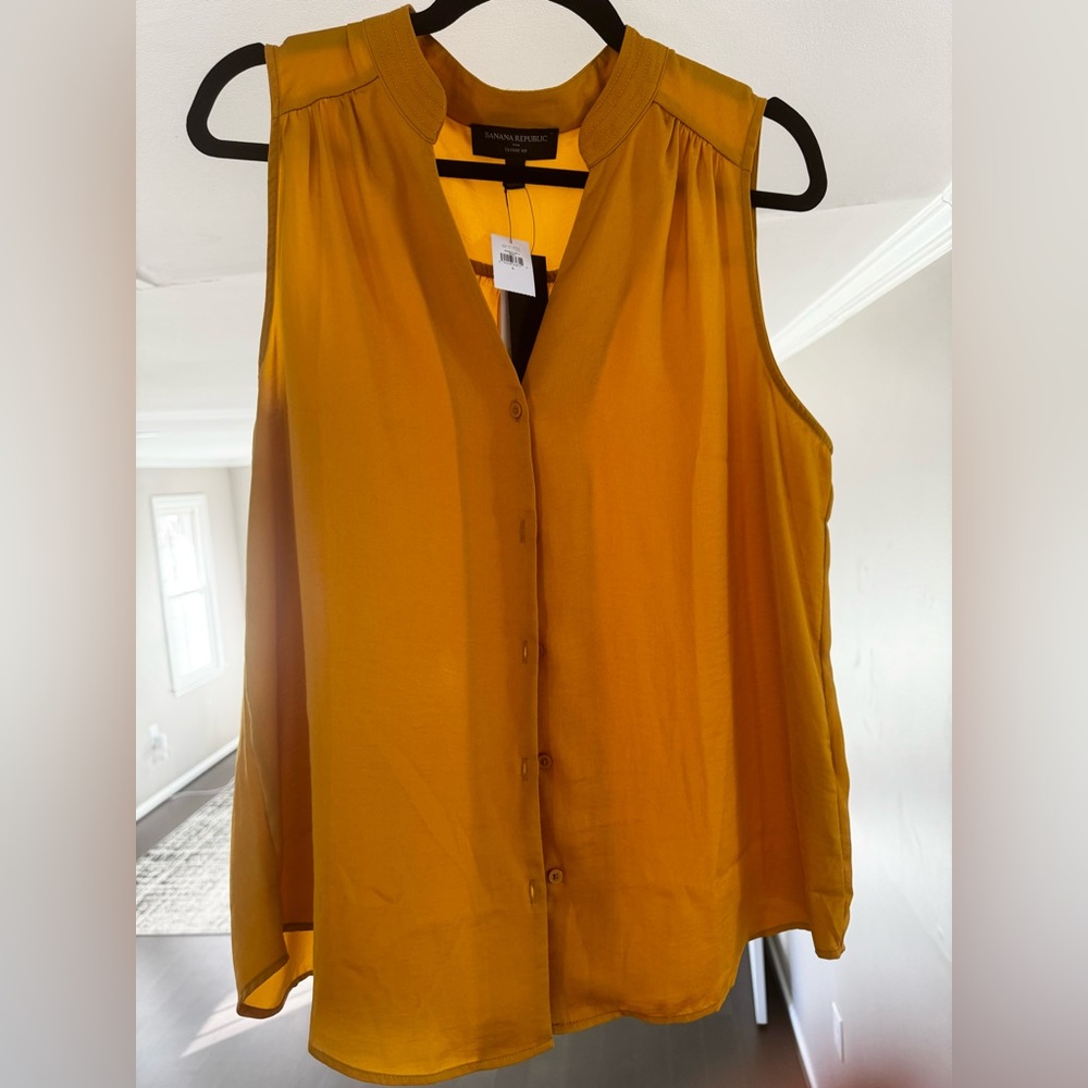 Women’s Banana Republic Mustard/Gold Sleeveless Blouse Size L